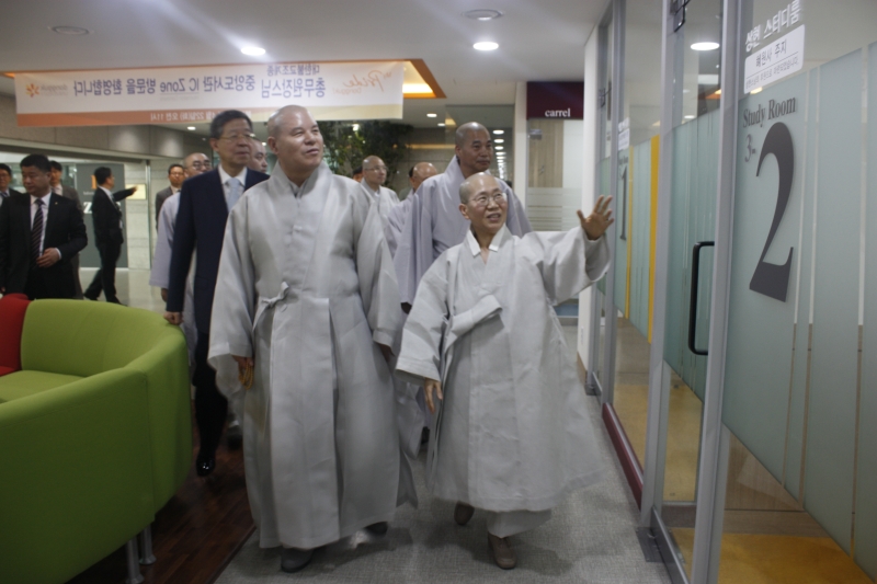 2014.04.22_동국대 도서관 방문 (2)